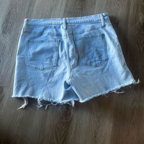 Madewell Relaxed Fit Denim Shorts - Picture 2 of 4